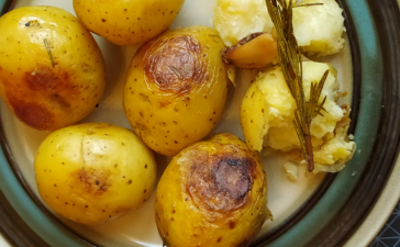Картофель в духовке с розмарином