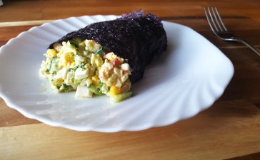 Крабовый салат с кукурузой и яйцами по классическому рецепту