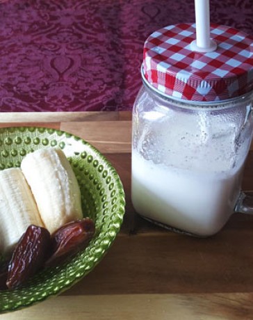 Молоко с кардамоном, корицей и медом