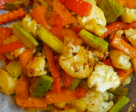 Яркие вкусные овощи, запеченные в духовке