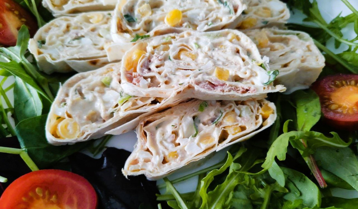 Рецепт блюда из закусочных рулетиков с тунцом, яйцом и сыром