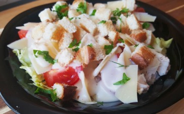 Как можно приготовить салат цезарь