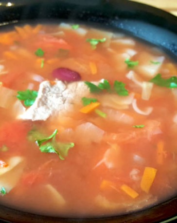 Вкусный фасолевый суп с овощами и мясом