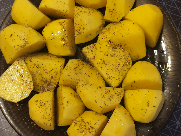 Картофель в рукаве – классический рецепт