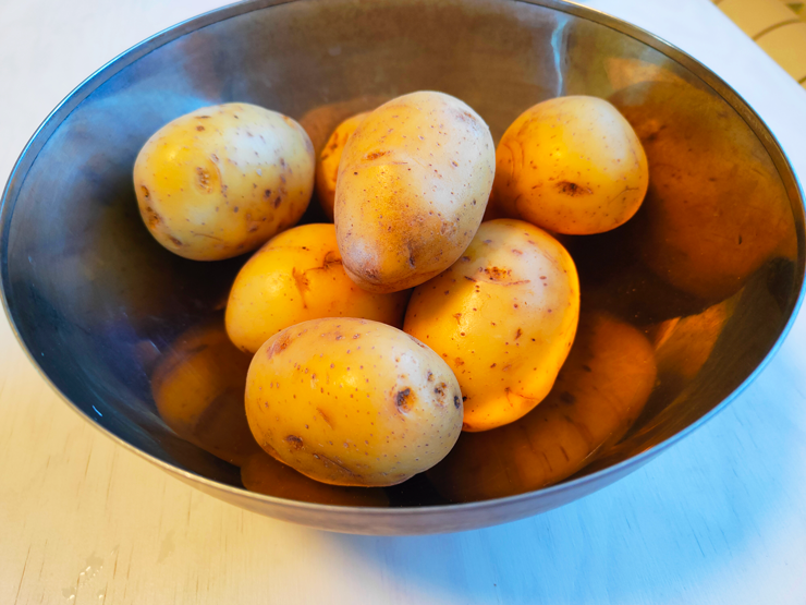 Картофель и баклажаны, запеченные в духовке