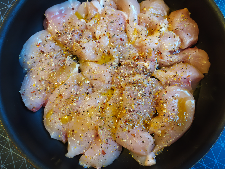 Куриные грудки в духовке в сливочном соусе