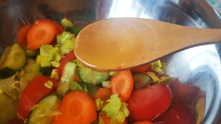 Рецепт Овощного салата из моркови и сельдерея