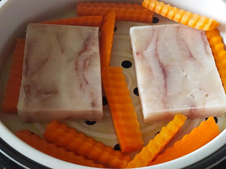 Рецепт минтая в сметане с морковью и луком | Интернет магазин Sulpak
