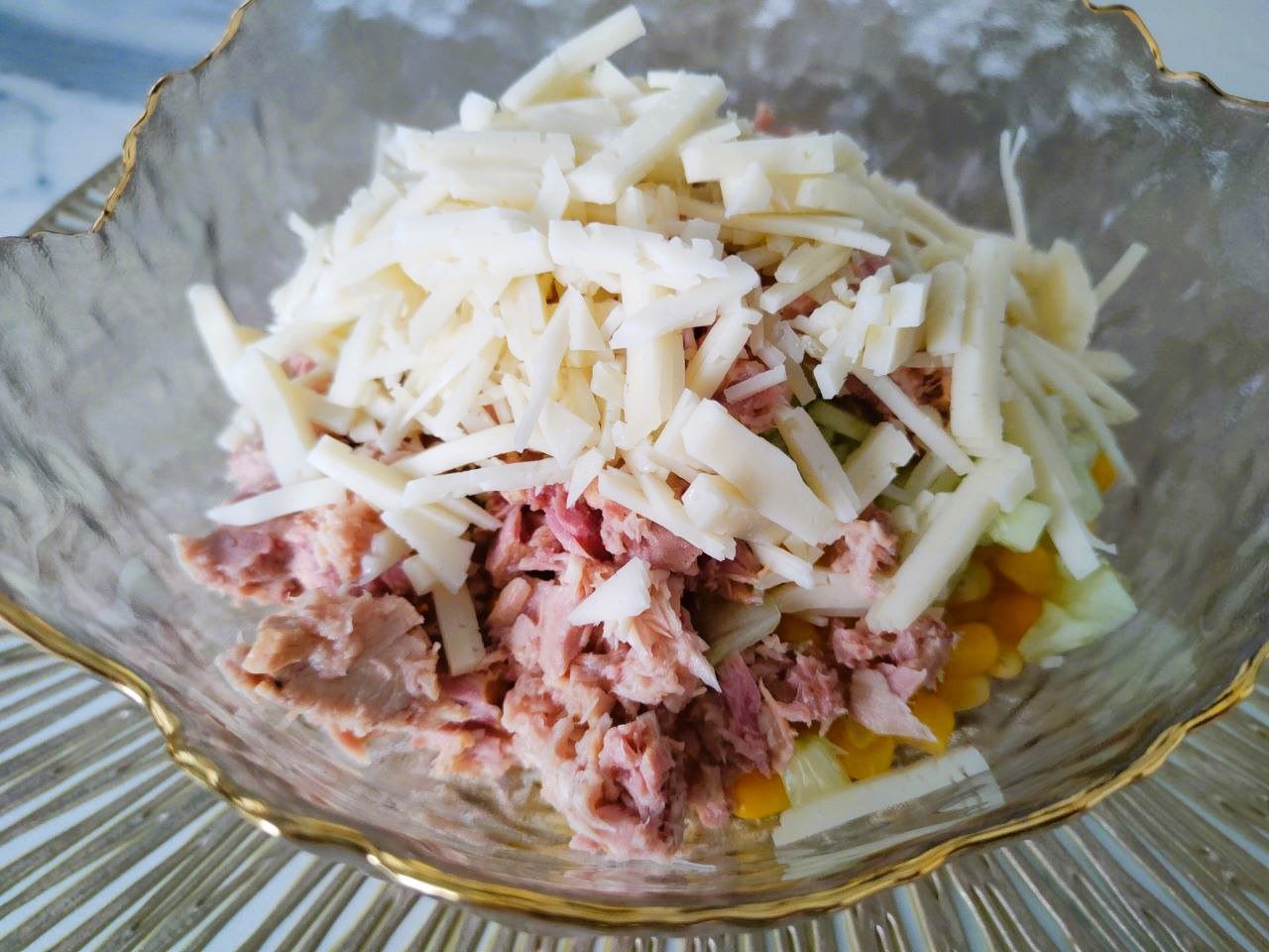 Рецепт блюда из закусочных рулетиков с тунцом, яйцом и сыром - шаг 4