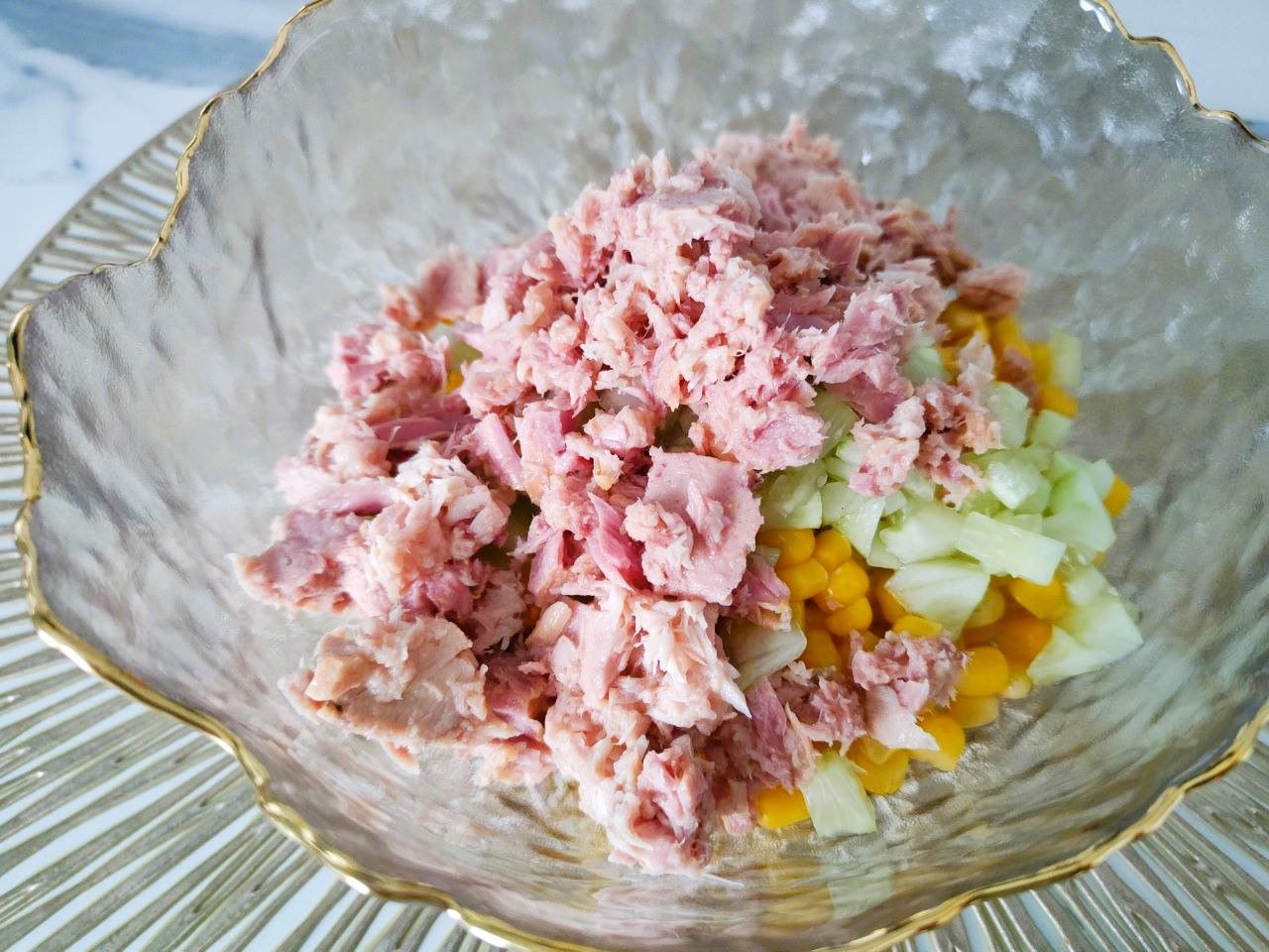 Рецепт блюда из закусочных рулетиков с тунцом, яйцом и сыром - шаг 3