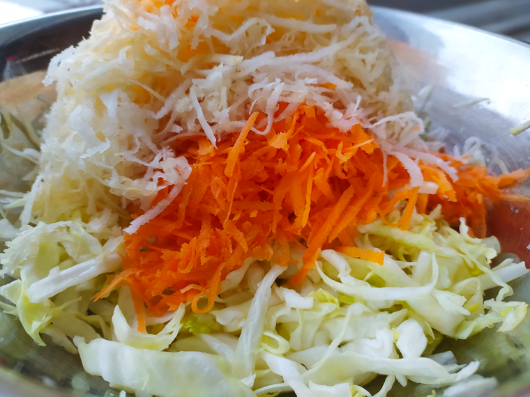 Рецепт корня сельдерея с морковью и капустой под уксусной заправкой