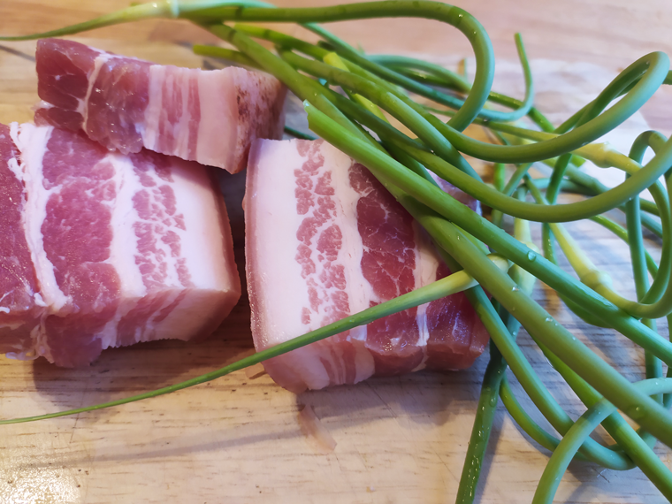 Сало с чесноком через мясорубку — 5 рецептов вкусно и просто