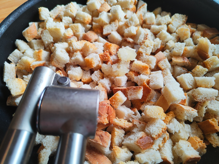 Сухарики из баранок в духовке — рецепт с фото пошагово