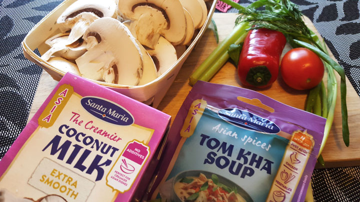 Рецепт супа Том Кха с курицей, овощами и острыми специями - шаг 2