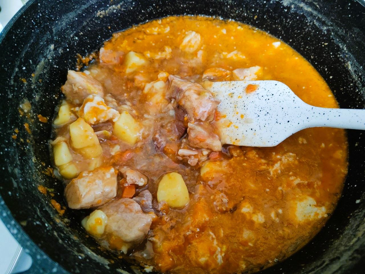 Рецепт блюда из свинины на косточке, картофеля и капусты - шаг 15
