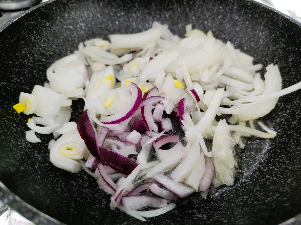 Рецепт блюда из свинины на косточке, картофеля и капусты - шаг 10